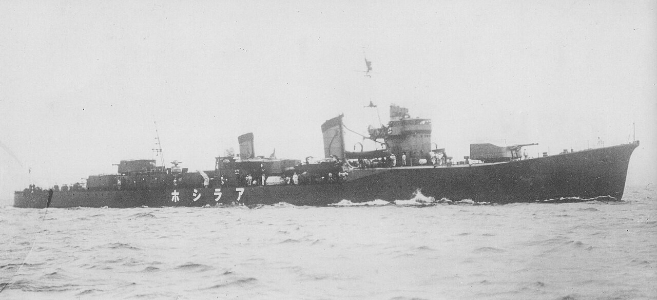 Arashio underway, with her name painted on the hull