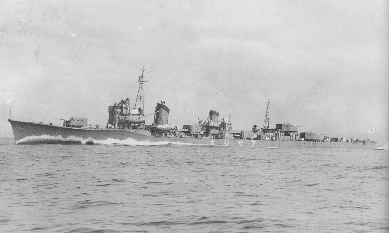 Asashio underway, with her name painted on the hull