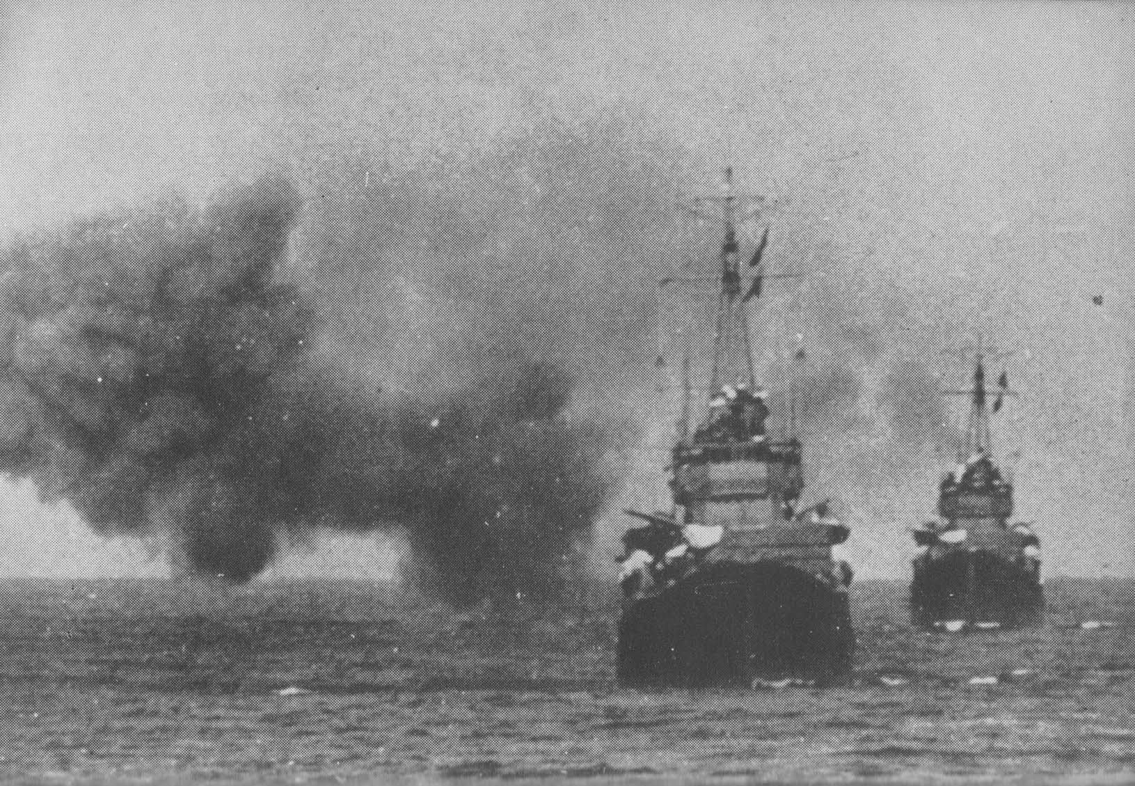 Shigure and Samidare from astern before Vella Lavella