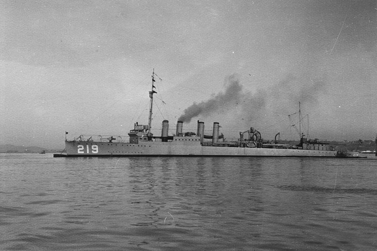 Edsall underway in the early 1920s, hull number 219 on the bow